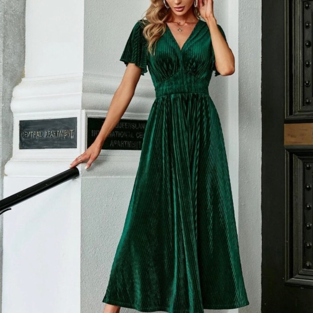 Glamorous Green V-Neck Butterfly Sleeve Maxi Dress